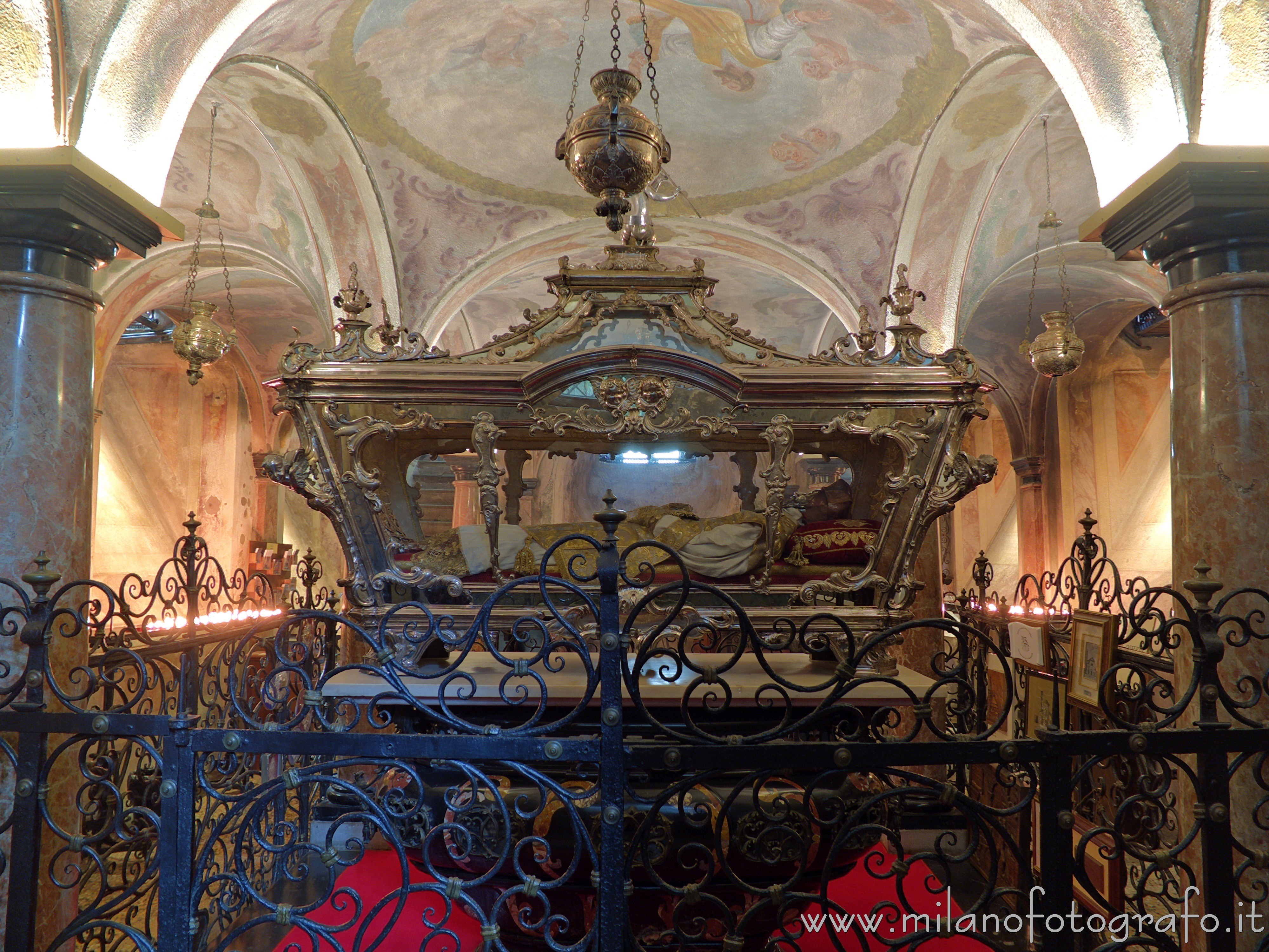 Orta San Giulio (Novara) - Cripta della Basilica di San Giulio - Foto a piena risoluzione